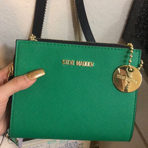 Steve Madden Handbags - LUCKY GREEN STEVE MADDEN 🦚